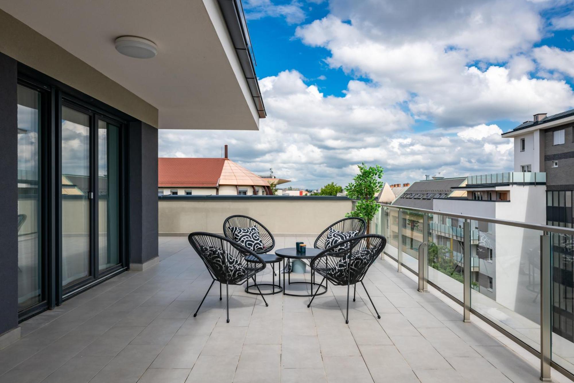 Apartahotel Westside Garden By Urbanrent