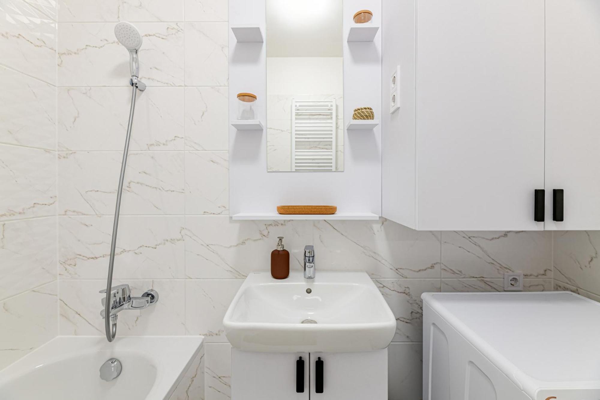 Westside Garden By Urbanrent Apartahotel *